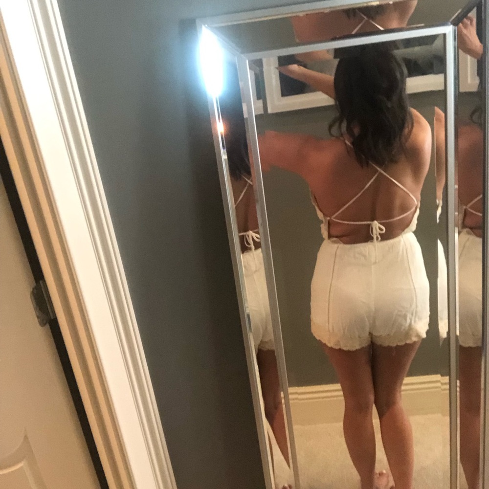 Lace romper with open lace back - Picture 5 of 5